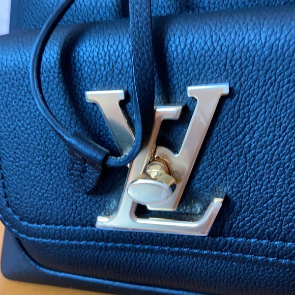 SOLD - BRAND NEW! Authentic Louis Vuitton Lockme Bucket - Picture 3 of 15